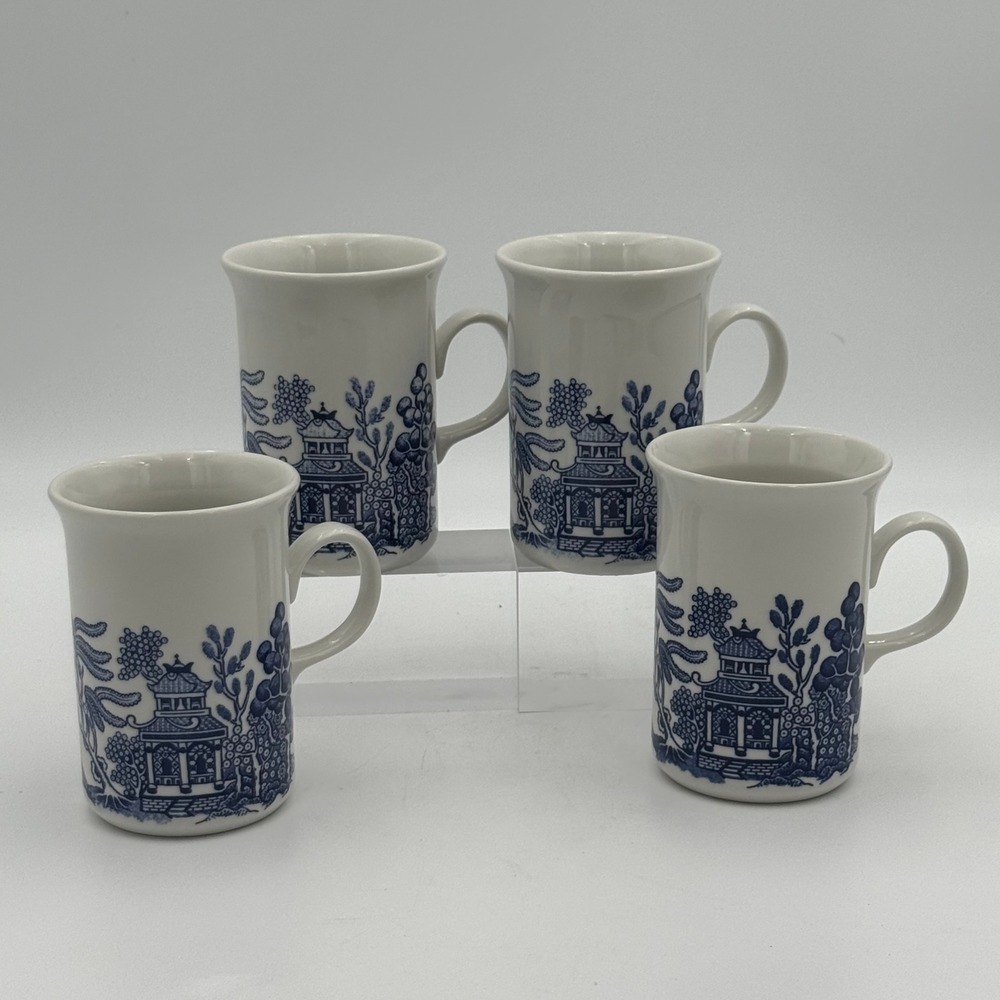 Vintage Blue Willow Coffee Mugs Set of 4 Made in England Blue White Tea Cups - Picture 8 of 8